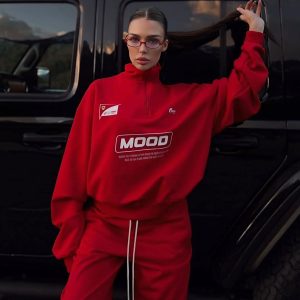 ΓΥΝΑΙΚΕΙΟ ΣΕΤ ΦΟΡΜΕΣ ΑΠΟ ΒΑΜΒΑΚΕΡΟ ΦΟΥΤΕΡ ΥΦΑΣΜΑ ΜΕ ΦΛΙΣ.ΠΕΡΙΕΧΕΙ ΜΠΛΟΥΖΑ ΜΕ ΑΝΑΓΛΥΦΗ ΣΤΑΜΠΑ ΚΑΙ ΙΣΙΟ ΓΙΑΚΑ ΚΑΙ ΠΑΝΤΕΛΟΝΙ ΜΕ ΛΑΣΤΙΧΟ ΣΤΗ ΜΕΣΗ ΚΑΙ ΣΤΟΝ ΑΣΤΡΑΓΑΛΟ.