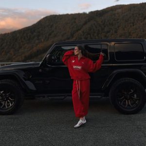 ΓΥΝΑΙΚΕΙΟ ΣΕΤ ΦΟΡΜΕΣ ΑΠΟ ΒΑΜΒΑΚΕΡΟ ΦΟΥΤΕΡ ΥΦΑΣΜΑ ΜΕ ΦΛΙΣ.ΠΕΡΙΕΧΕΙ ΜΠΛΟΥΖΑ ΜΕ ΑΝΑΓΛΥΦΗ ΣΤΑΜΠΑ ΚΑΙ ΙΣΙΟ ΓΙΑΚΑ ΚΑΙ ΠΑΝΤΕΛΟΝΙ ΜΕ ΛΑΣΤΙΧΟ ΣΤΗ ΜΕΣΗ ΚΑΙ ΣΤΟΝ ΑΣΤΡΑΓΑΛΟ.