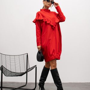 ΓΥΝΑΙΚΕΙΟ ΦΟΡΕΜΑ ΚΟΚΚΙΝΟ ΜΕ ΒΟΛΑΝ ΣΤΟ ΣΤΗΘΟΣ ΚΑΙ ΠΟΙΟ ΠΑΝΩ ΑΠΟ ΤΟ ΓΟΝΑΤΟ ΓΙΑ ΚΑΘΕ ΩΡΑ.