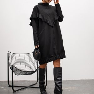 ΓΥΝΑΙΚΕΙΟ ΦΟΡΕΜΑ ΜΑΥΡΟ ΜΕ ΒΟΛΑΝ ΣΤΟ ΣΤΗΘΟΣ ΚΑΙ ΠΟΙΟ ΠΑΝΩ ΑΠΟ ΤΟ ΓΟΝΑΤΟ ΓΙΑ ΚΑΘΕ ΩΡΑ.