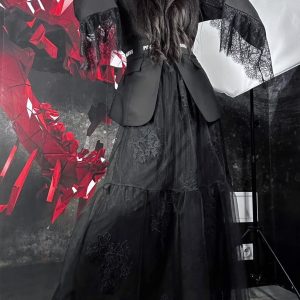 ΜΑΥΡΟ ΜΕΣΑΤΟ ΣΑΚΑΚΙ ΜΕ ΚΑΜΠΑΝΑ ΜΑΝΙΚΙ.ΜΕ ΚΟΥΜΠΙ ΦΟΔΡΑ ΑΠΟ ΜΕΣΑ ΣΤΑ ΜΑΝΙΚΙΑ ΑΠΟ ΜΕΣΑ ΜΕΡΙΑ ΜΕΧΡΙ ΤΟΝ ΑΓΚΩΝΑ ΕΧΕΙ ΑΝΟΙΓΜΑ ΜΕ ΤΟΥΛΙ ΠΕΡΑΣΜΕΝΟ ΣΕ ΟΛΗ ΤΗΝ ΕΠΙΦΑΝΕΙΑ.ΙΔΙΑΙΤΕΡΟ,ΦΑΝΤΑΣΤΙΚΟ,ΞΕΧΩΡΙΣΤΟ