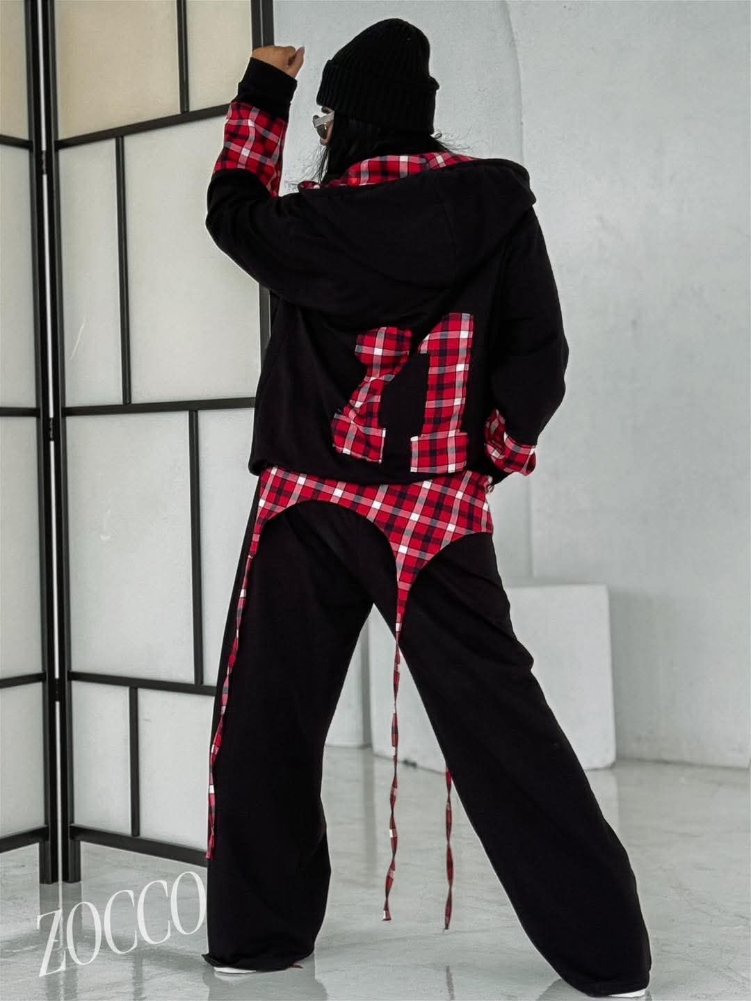 ΣΕΤ ΜΑ'ΥΡΟ ΜΕ ΚΑΡ'Ο