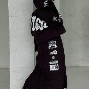 ΣΕΤ ΜΑ'ΥΡΟ ΠΟ'Υ ΑΠΟΤΕΛΕ'ΙΤΑΙ ΑΠΟ ΜΙΑ ΖΑΚ'ΕΤΑ ΜΕ ΚΟΥΚΟ'ΥΛΑ ΚΑΙ ΠΛΕΚΤ'Α ΜΑΝ'ΙΚΙΑ ΣΤΟ ΤΕΛΕ'ΙΩΜΑ ΜΕ ΜΙΑ ΦΟ'ΥΣΤΑ ΠΟ'Υ ΣΤΟ ΠΛ'ΑΙ 'ΕΧΕΙ ΣΤ'ΑΜΠΑ Τ'ΕΛΕΙΟ ΓΙΑ Κ'ΑΘΕ 'ΩΡΑ