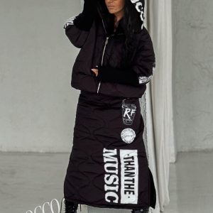 ΣΕΤ ΜΑ'ΥΡΟ ΠΟ'Υ ΑΠΟΤΕΛΕ'ΙΤΑΙ ΑΠΟ ΜΙΑ ΖΑΚ'ΕΤΑ ΜΕ ΚΟΥΚΟ'ΥΛΑ ΚΑΙ ΠΛΕΚΤ'Α ΜΑΝ'ΙΚΙΑ ΣΤΟ ΤΕΛΕ'ΙΩΜΑ ΜΕ ΜΙΑ ΦΟ'ΥΣΤΑ ΠΟ'Υ ΣΤΟ ΠΛ'ΑΙ 'ΕΧΕΙ ΣΤ'ΑΜΠΑ Τ'ΕΛΕΙΟ ΓΙΑ Κ'ΑΘΕ 'ΩΡΑ